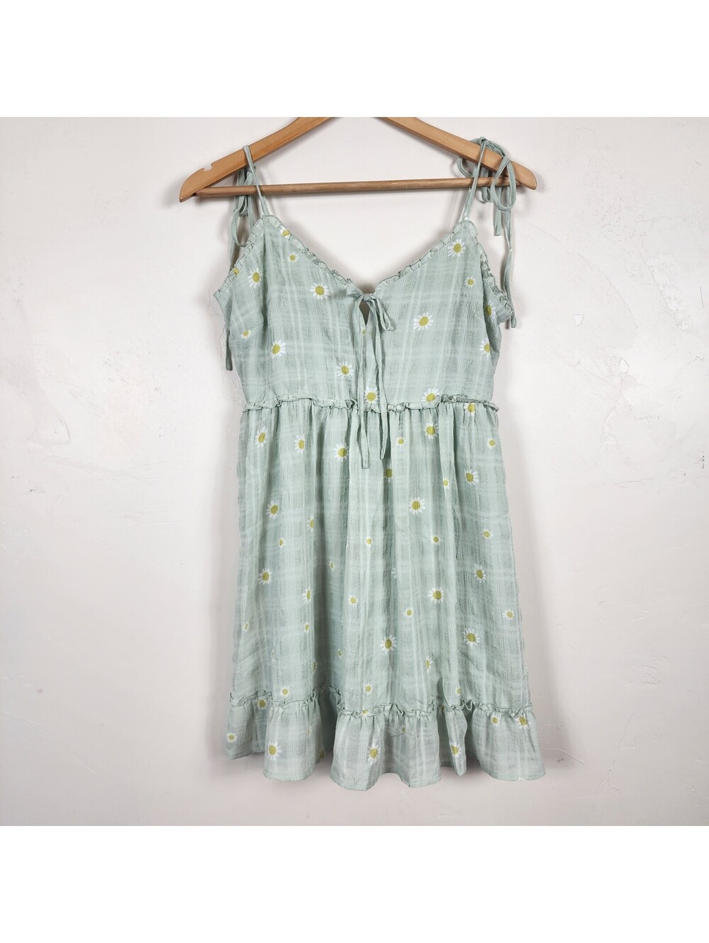 Forever 21 mint daisy tie-strap dress